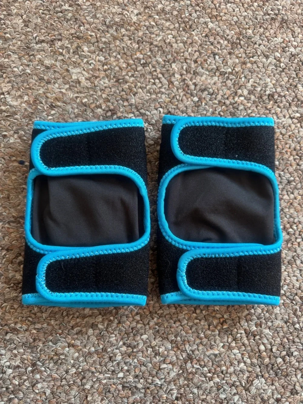 Kids Black and Blue Sports Arm/Leg Sleeve - Comfortable Support Size M!